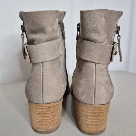 Paul Green Dallas Soft Sand Suede Side Zip Ankle Strap Detail Bootie - Size 8 - Picture 5 of 16